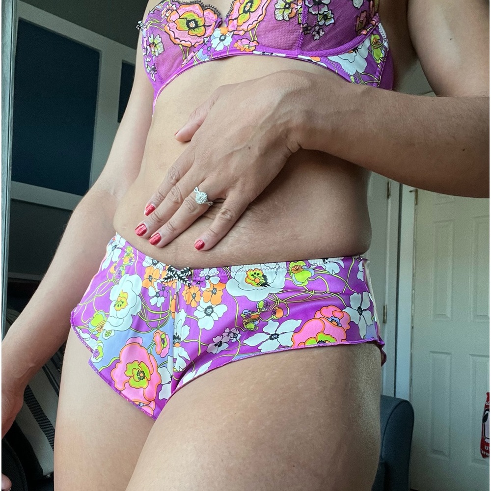 Savage X Fenty Juicy Purple Flower Poppy Print Mod Poppy Stretch-Satin Tap Short - Picture 14 of 15